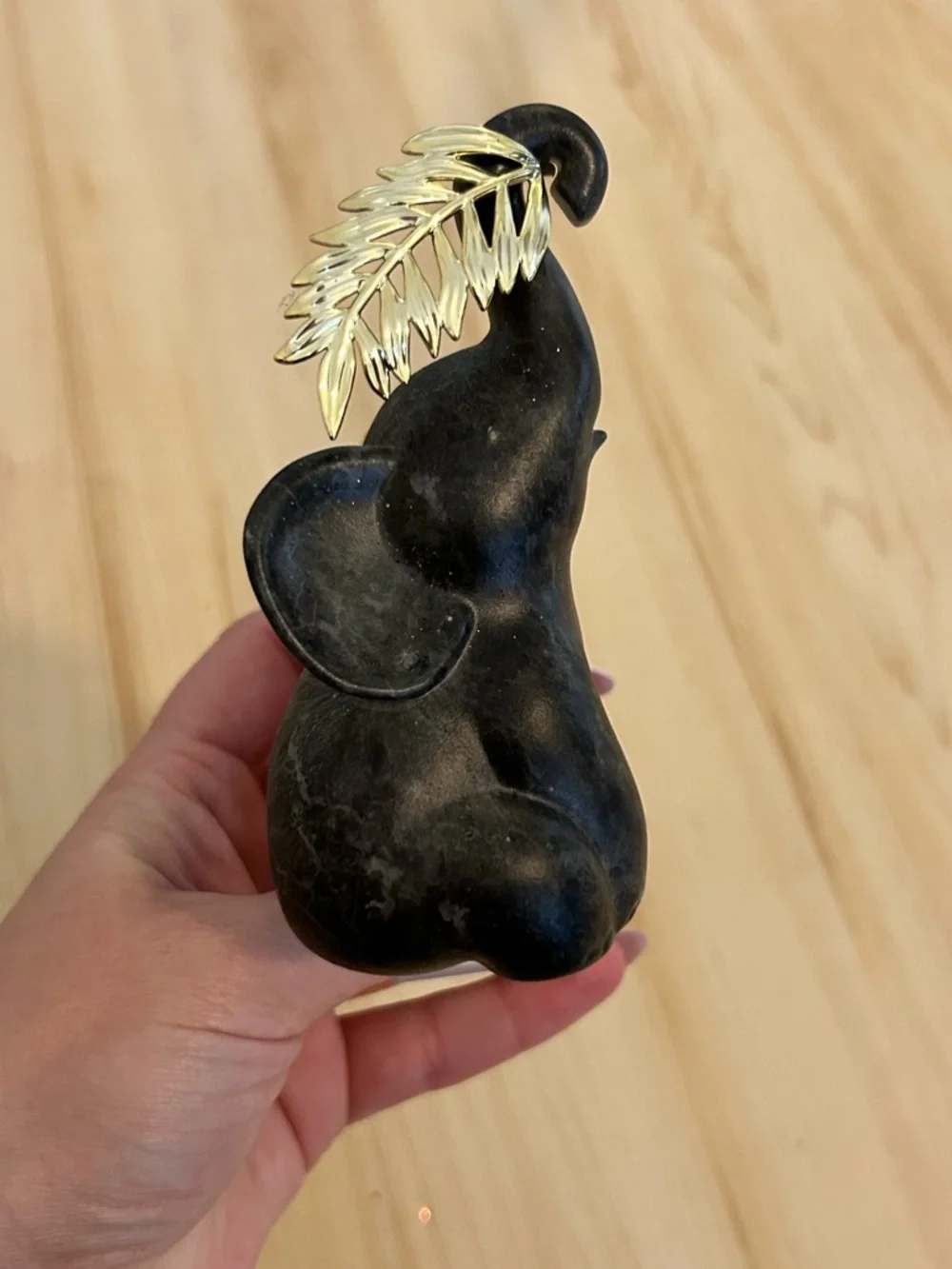 ✨🐘EUC elephant with gold leaf wallflower plug from bath and body works - Picture 2 of 5
